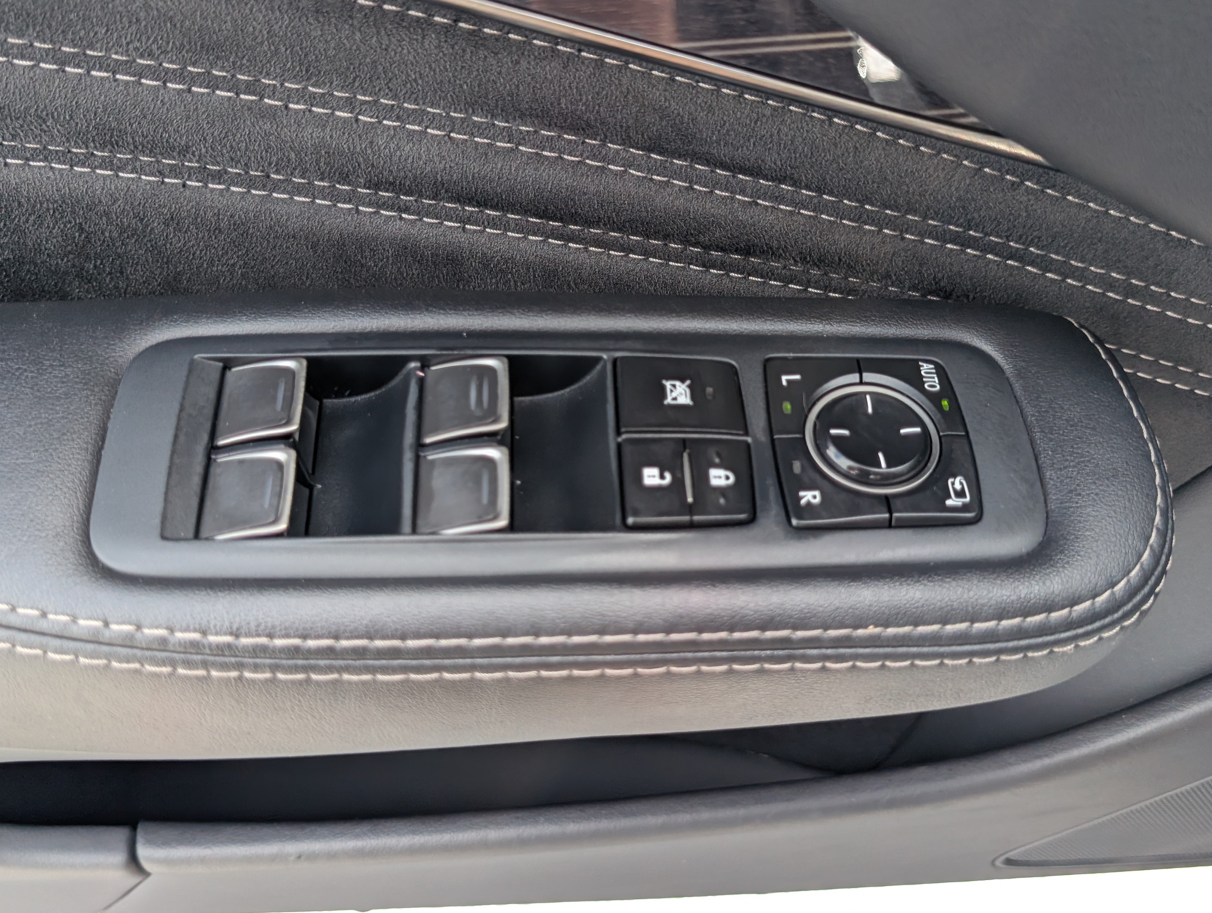Used 2018 Lexus LS 500 AWD w/ Accessory Package (Z2) image 20