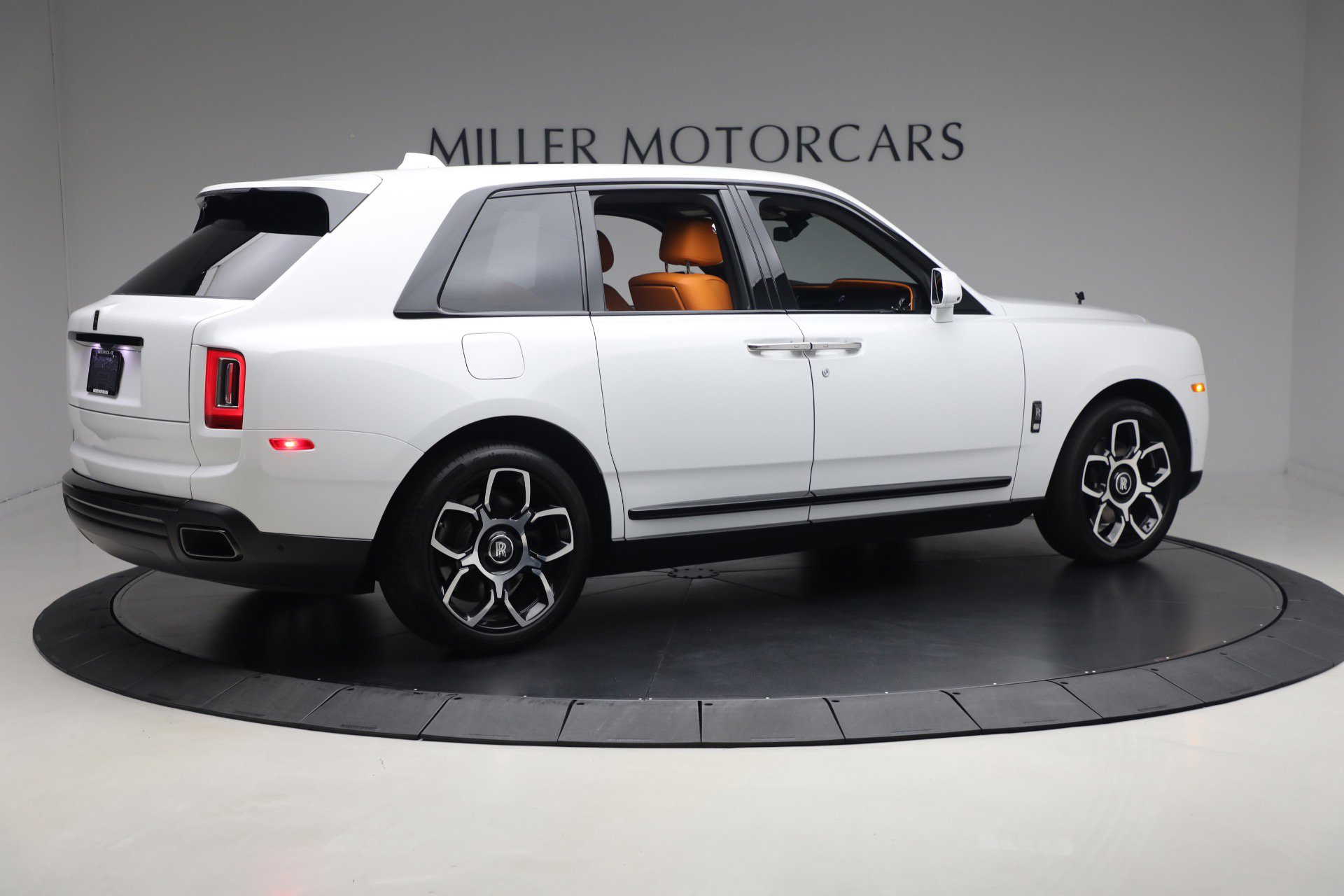 Certified 2022 Rolls-Royce Cullinan Black Badge image 10