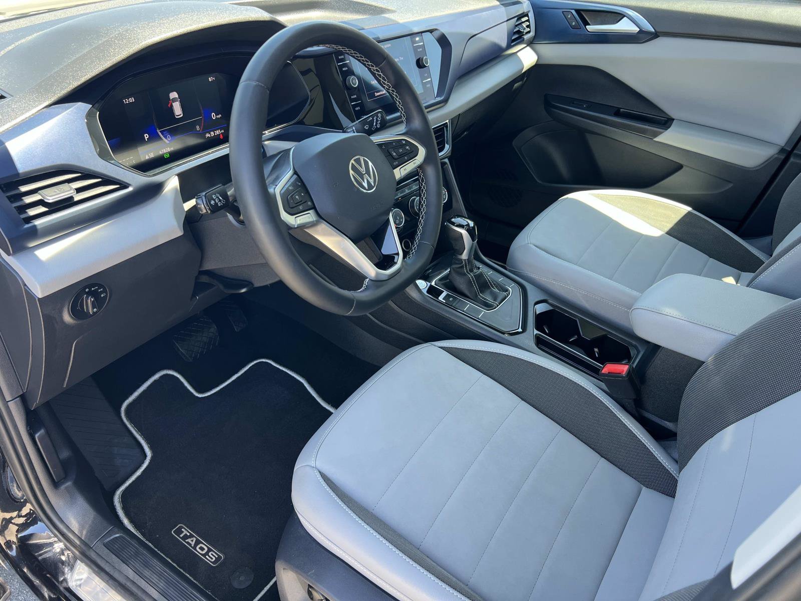 Certified 2023 Volkswagen Taos SE w/ Panoramic Sunroof Package FWD image 5