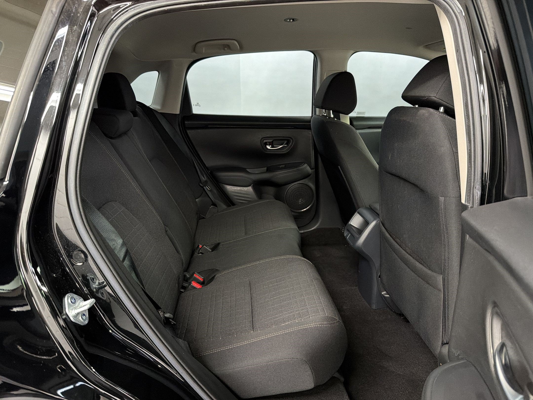 Certified 2025 Honda HR-V LX image 29