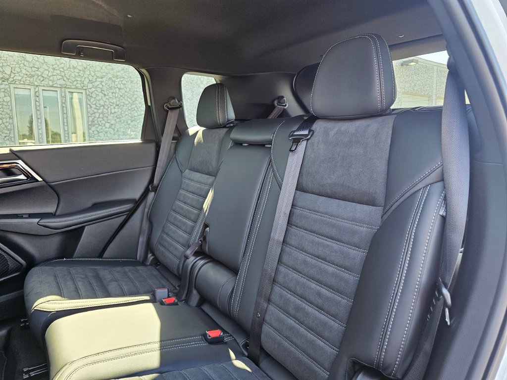 Used 2026 Mitsubishi Outlander LE AWD/4WD image 14