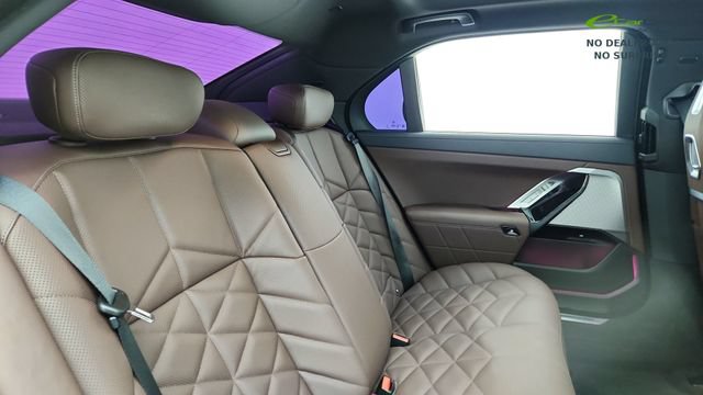 Used 2023 BMW 740i w/ Parking Assistance Package RWD image 25