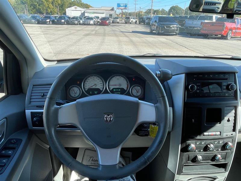 Used 2009 Dodge Grand Caravan SXT FWD image 12