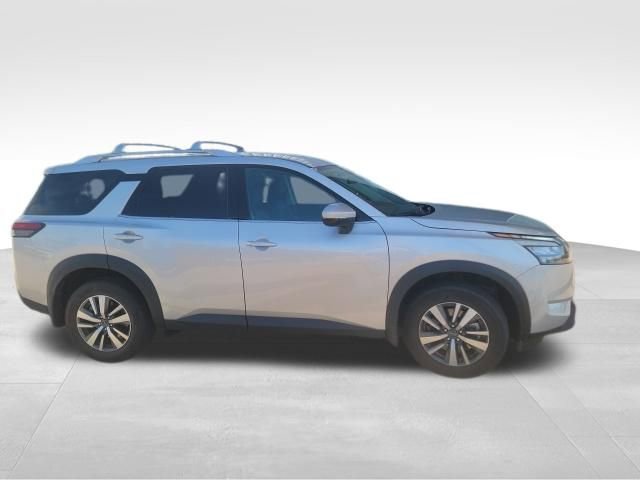 Used 2025 Nissan Pathfinder SL image 5