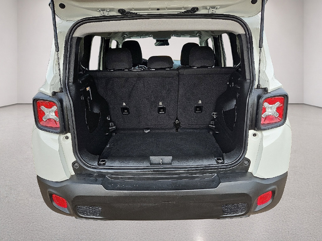 Used 2023 Jeep Renegade Latitude AWD/4WD image 15