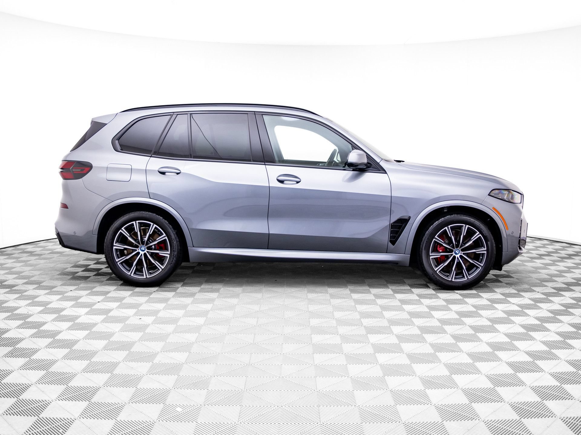 Used 2025 BMW X5 xDrive50e w/ Executive Package AWD/4WD image 6