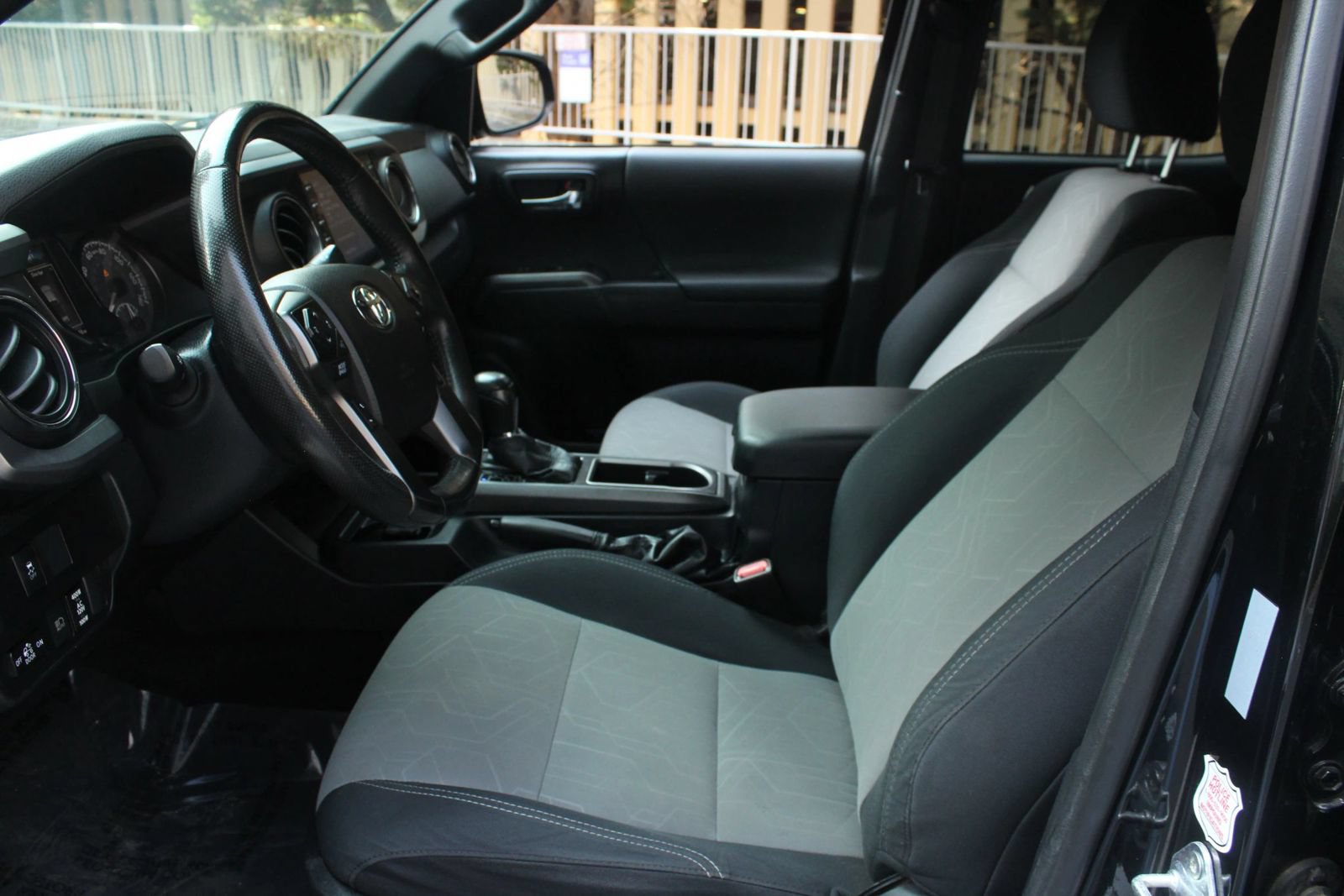Used 2021 Toyota Tacoma TRD Off-Road w/ Technology Package AWD/4WD image 14