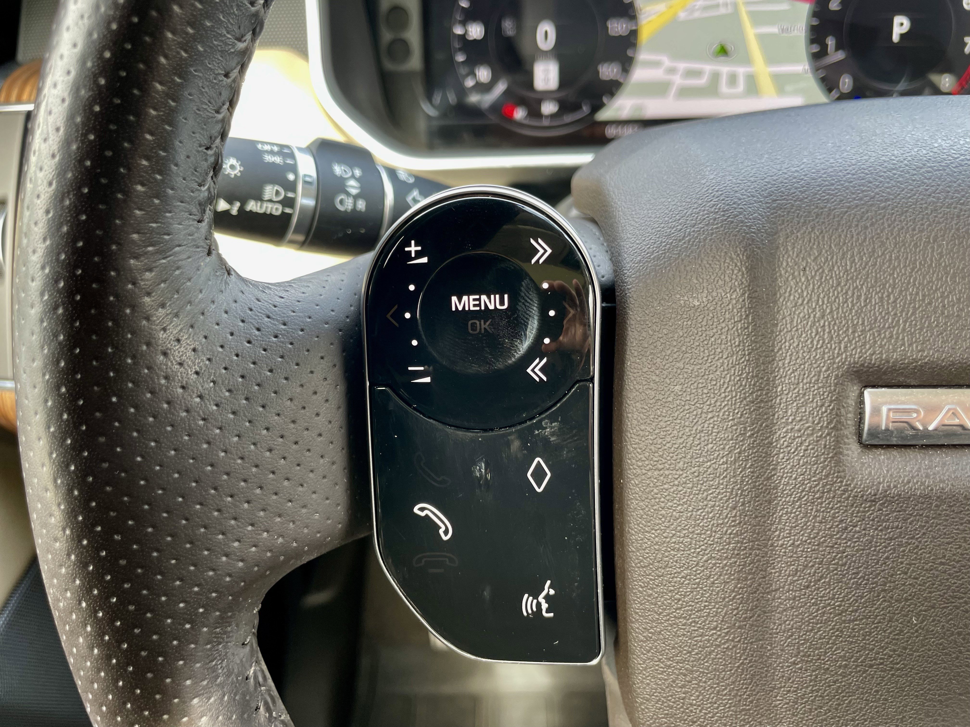 Used 2020 Land Rover Range Rover Sport HSE image 23