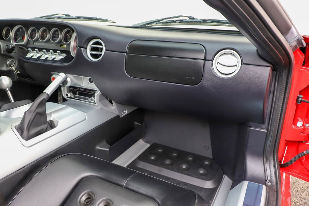 Used 2006 Ford GT RWD image 39