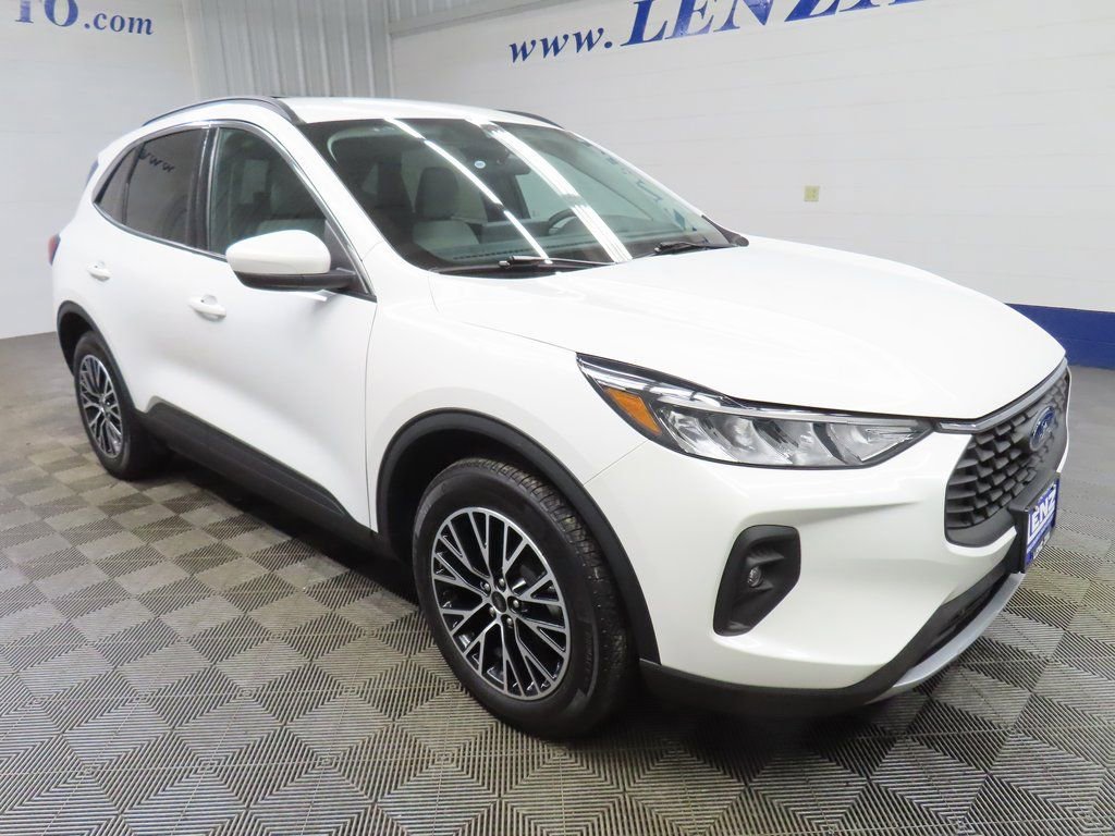 Used 2023 Ford Escape SE video 3