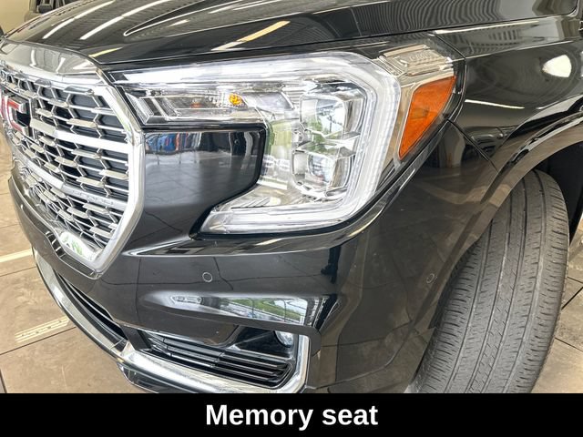 Used 2024 GMC Terrain Denali w/ Denali Premium Package AWD/4WD image 18