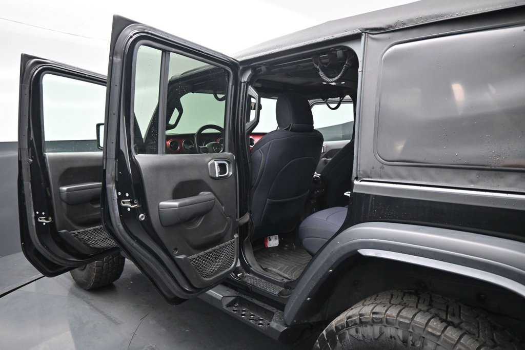 Used 2021 Jeep Wrangler Unlimited Rubicon w/ Xtreme Recon 35" Tire Package AWD/4WD image 17
