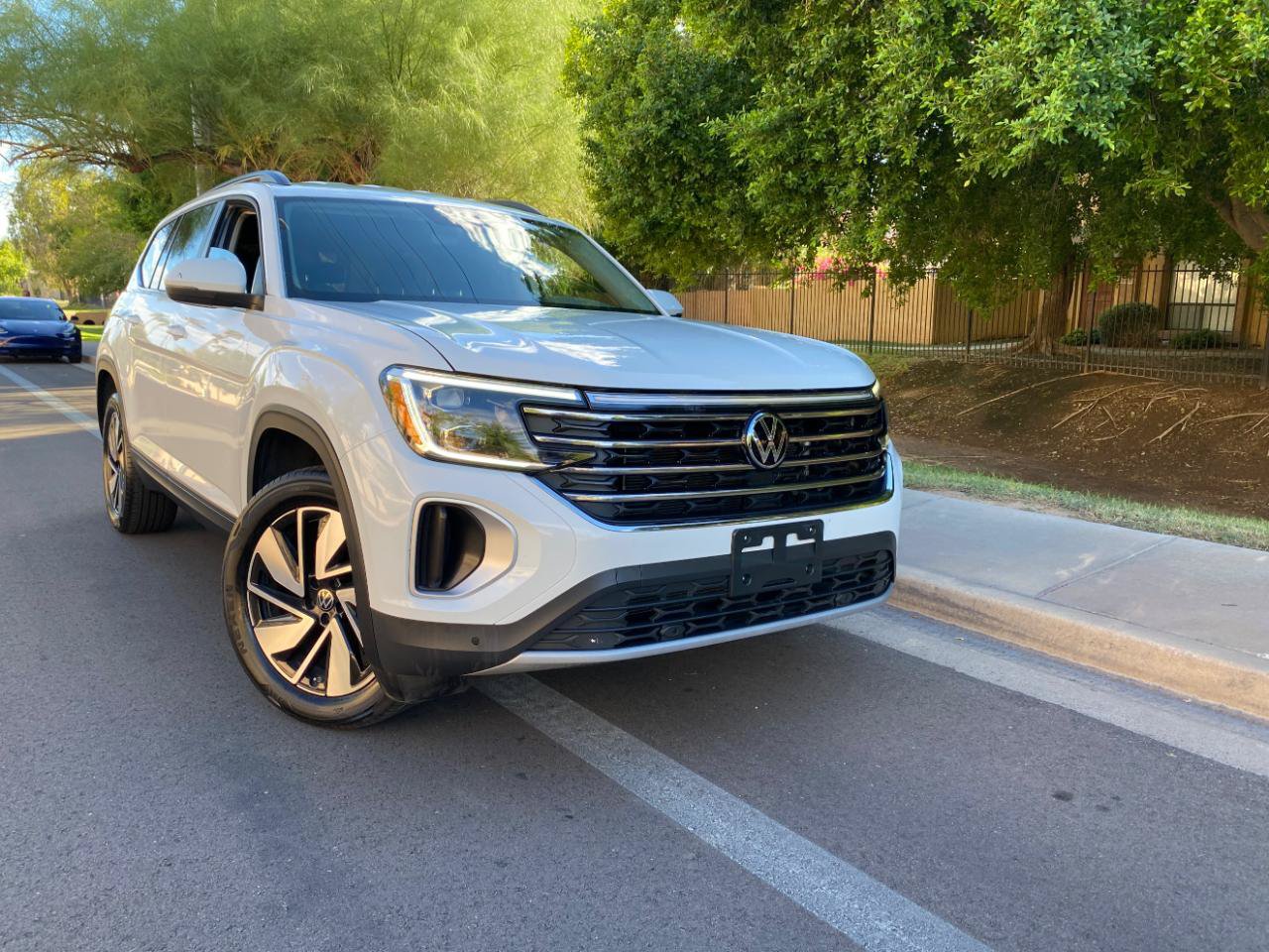 Used 2025 Volkswagen Atlas SE FWD image 2