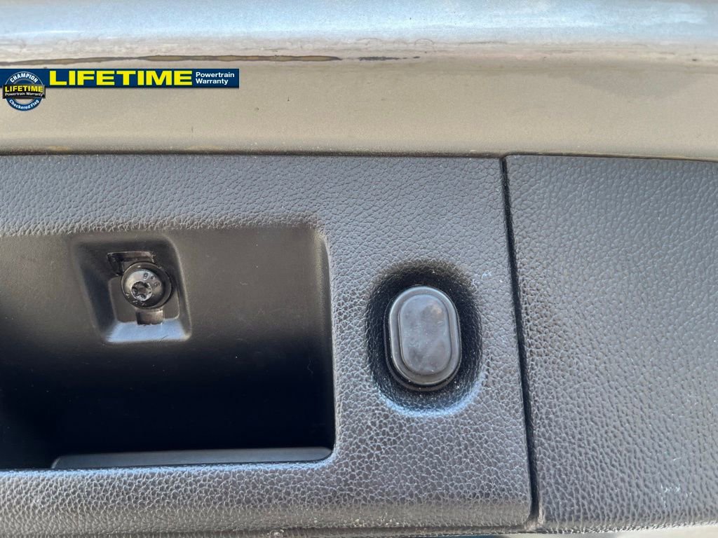 Used 2016 GMC Yukon XL SLT w/ Open Road Package image 12