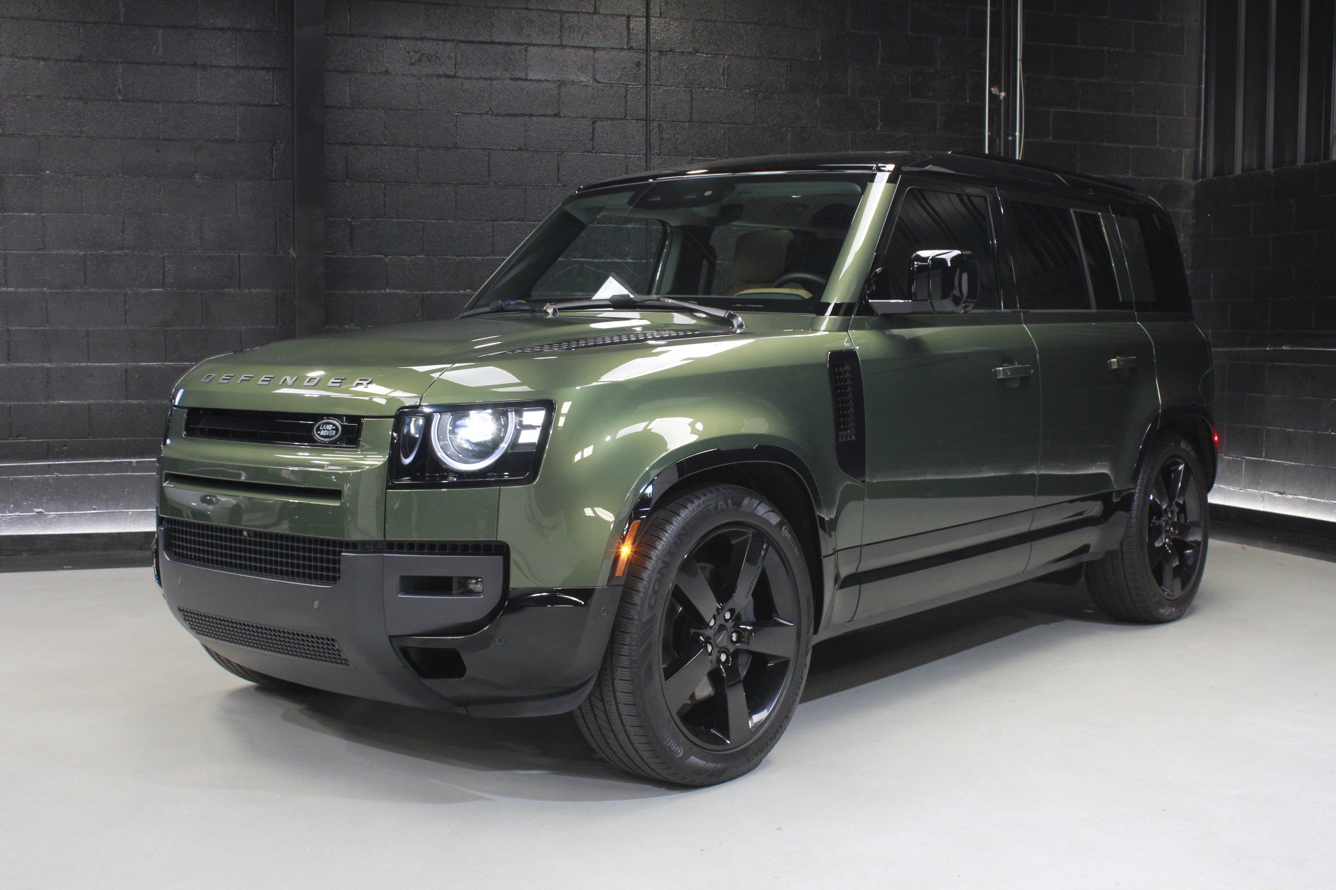 Used 2026 Land Rover Defender 110 X-Dynamic SE AWD/4WD image 5