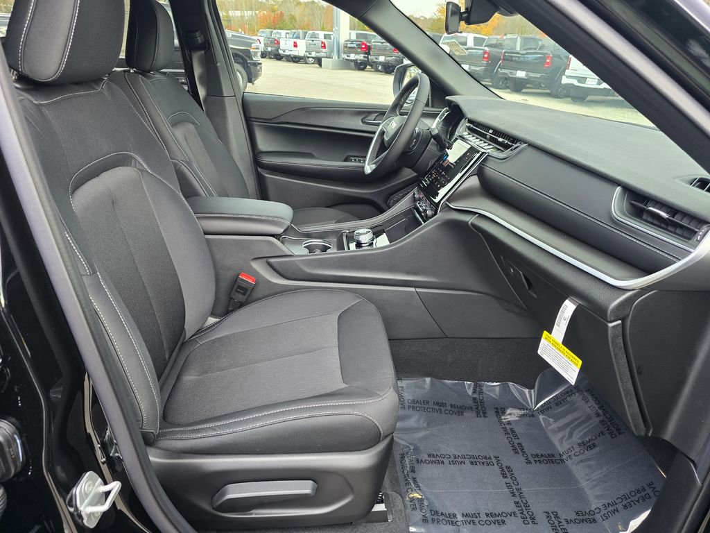 New 2025 Jeep Grand Cherokee L Laredo w/ Luxury Tech Group I image 28