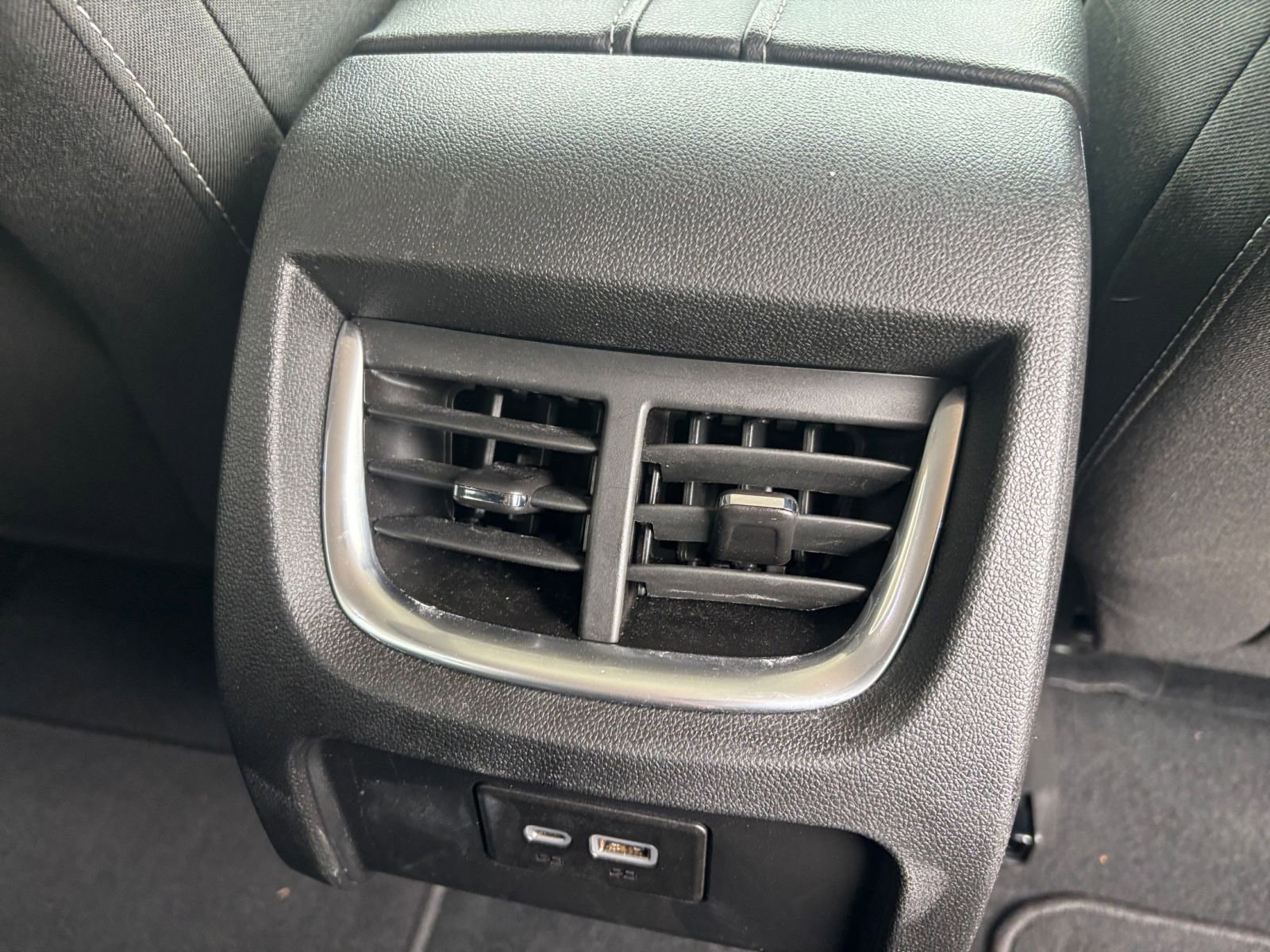 Used 2025 Chevrolet Blazer LT image 23