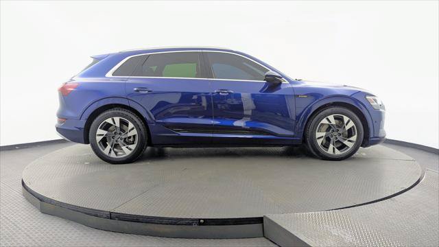 Used 2023 Audi e-tron Premium Plus w/ Premium Plus Package AWD/4WD image 9