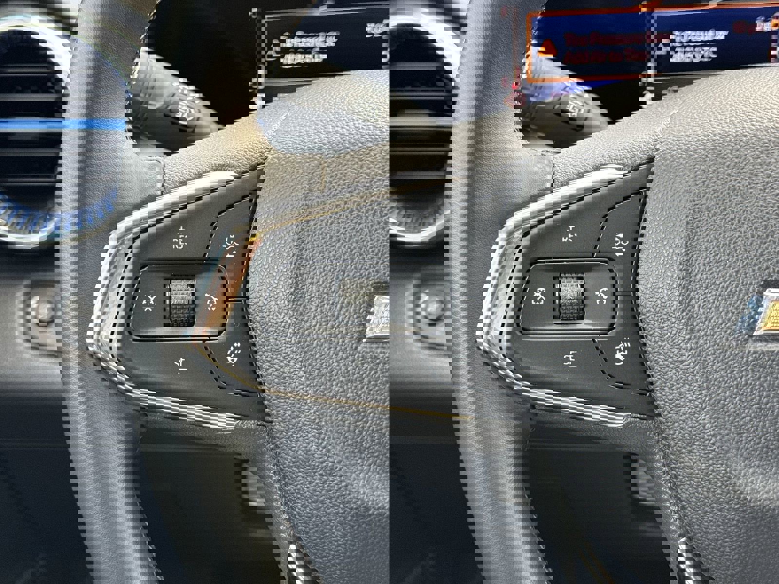 Used 2025 Chevrolet Trax LT w/ LT Convenience Package image 19