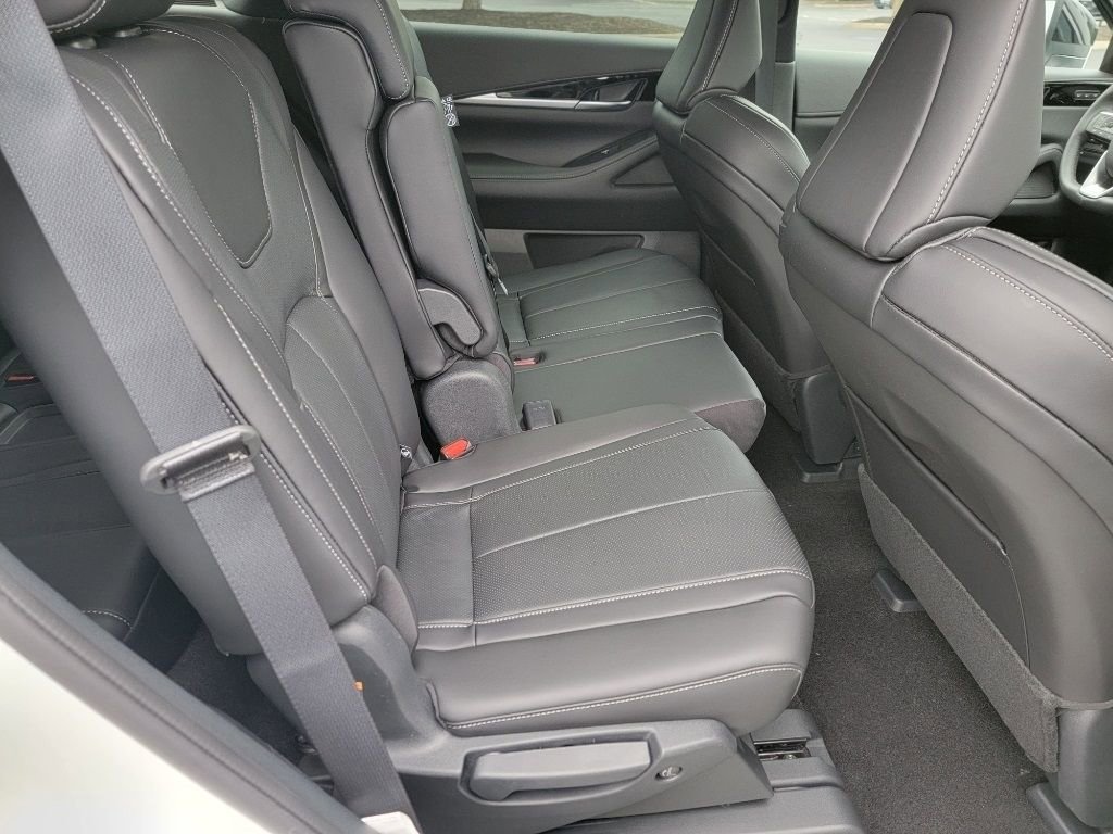 Certified 2025 INFINITI QX60 Pure w/ Cargo Package image 23