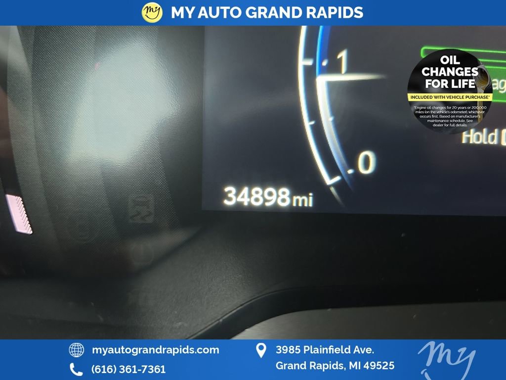 Used 2024 Toyota Corolla Cross XLE w/ Convenience Package image 18