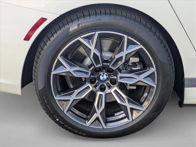 Used 2025 BMW i7 eDrive50 w/ Premium Package image 10