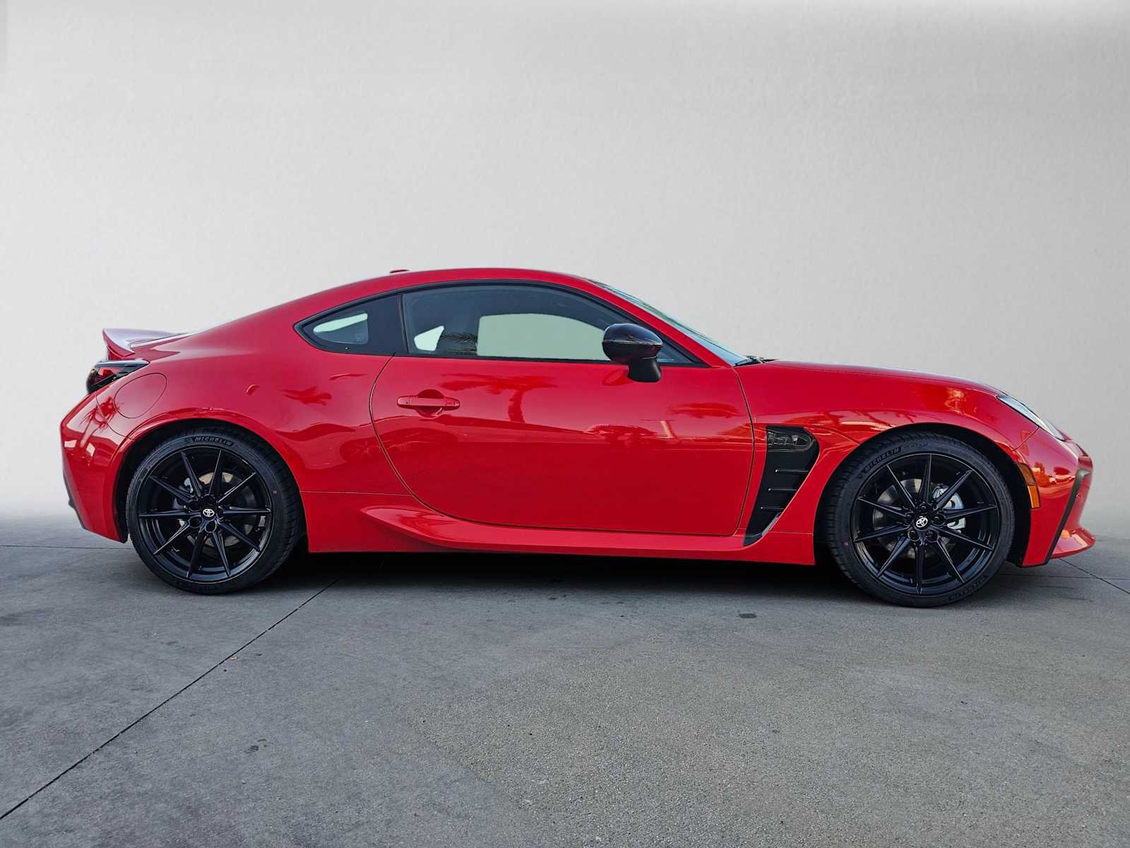 Certified 2023 Toyota GR86 Premium RWD image 2