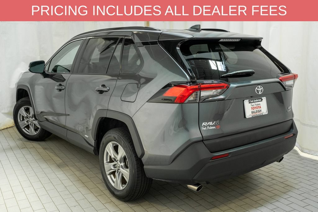 Used 2025 Toyota RAV4 LE AWD/4WD image 3