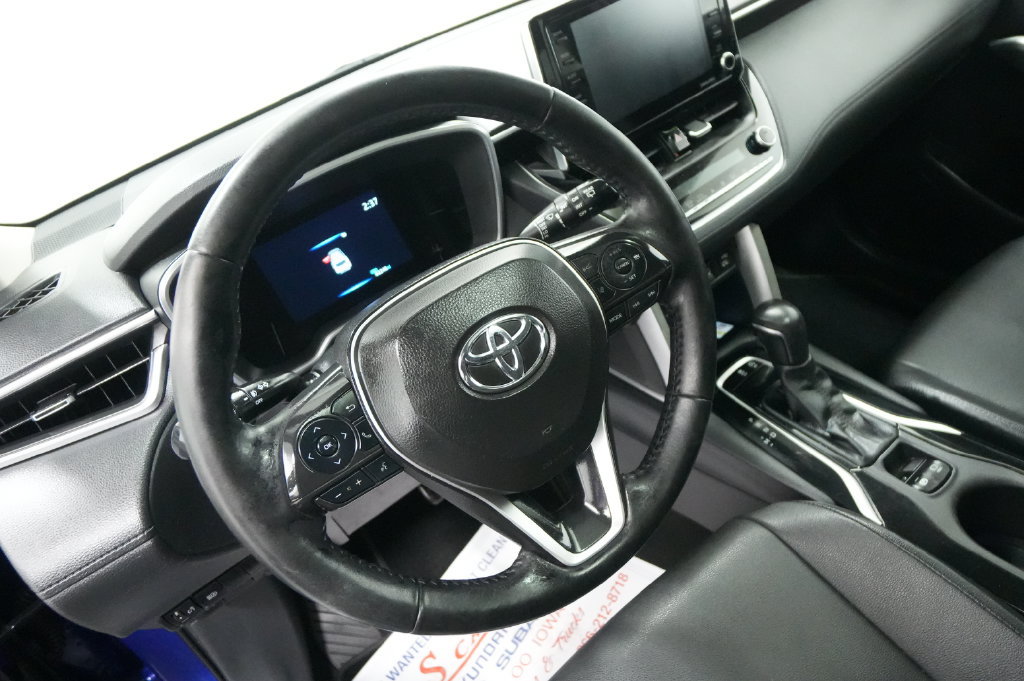 Used 2022 Toyota Corolla Cross XLE w/ Convenience Package AWD/4WD image 13