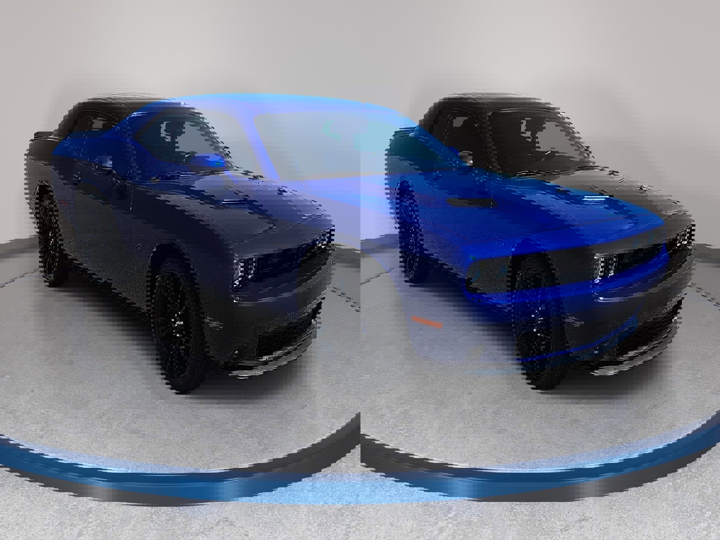 Used 2018 Dodge Challenger R/T w/ Blacktop Package RWD image 3