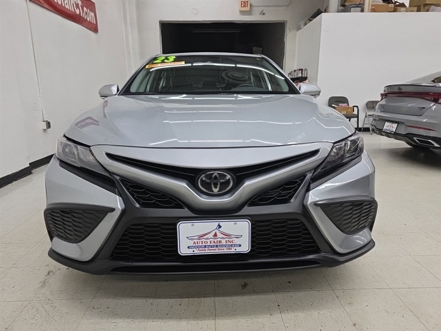 Used 2023 Toyota Camry SE image 2