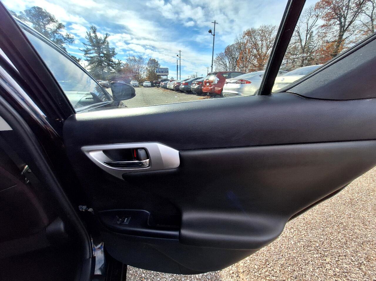 Used 2011 Lexus CT 200h Premium w/ Premium Audio Pkg image 27