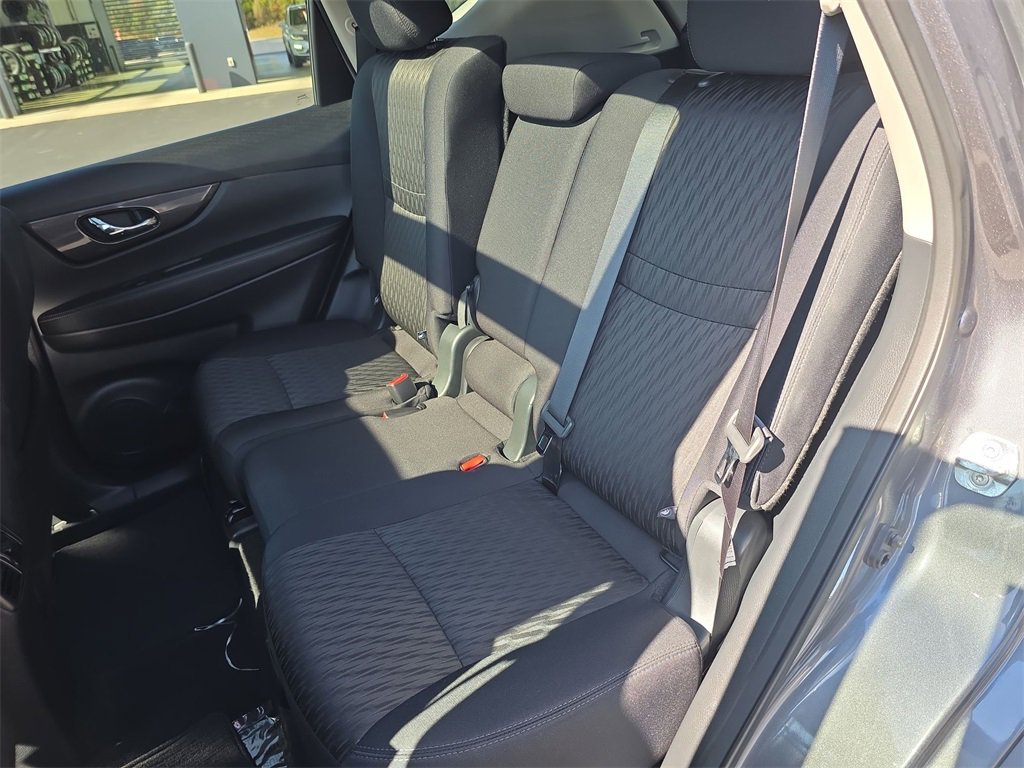 Used 2019 Nissan Rogue SV image 23