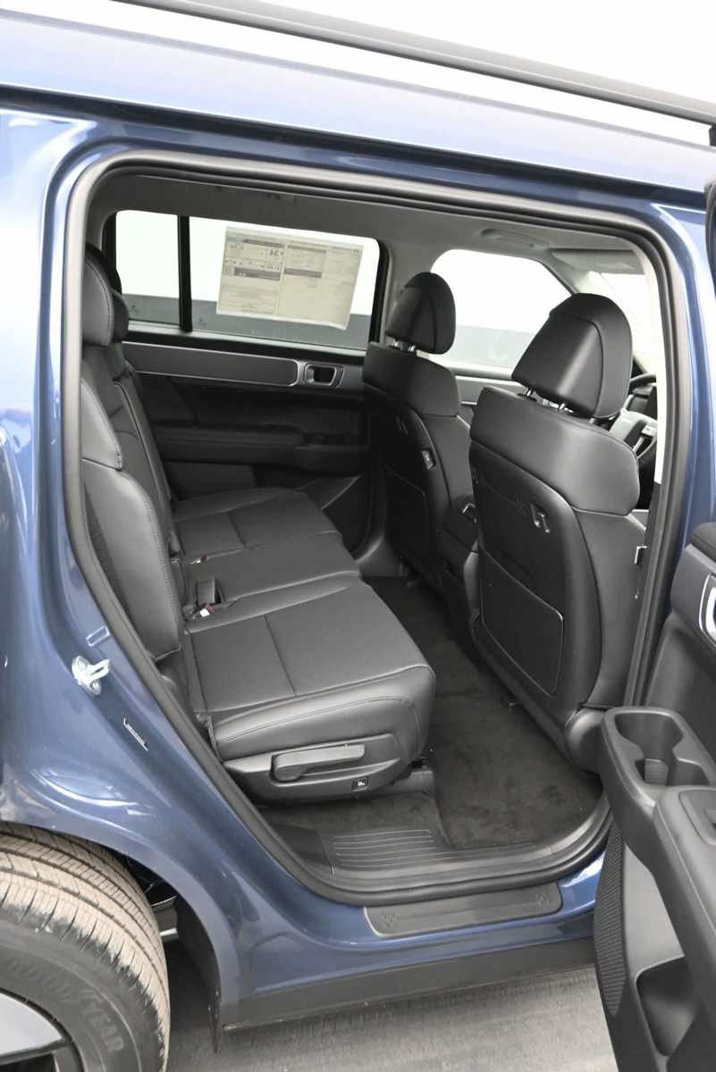 New 2026 Hyundai Santa Fe SEL AWD/4WD image 11