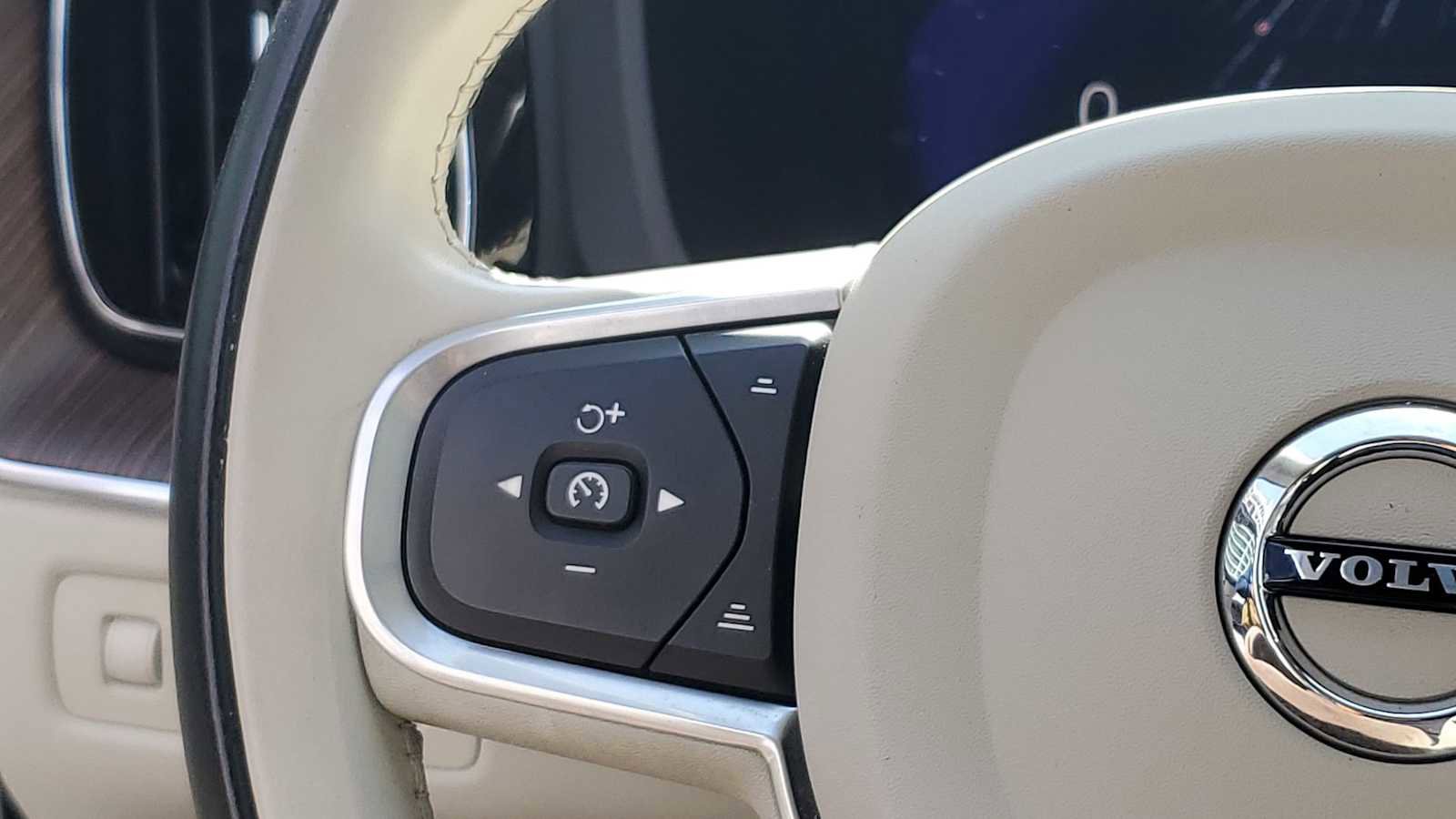 Used 2022 Volvo XC60 T8 Inscription Expression w/ Advanced Package image 24