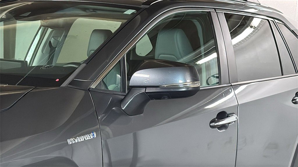 Used 2020 Toyota RAV4 Limited image 4