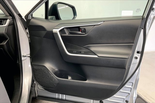Used 2024 Toyota RAV4 LE image 27