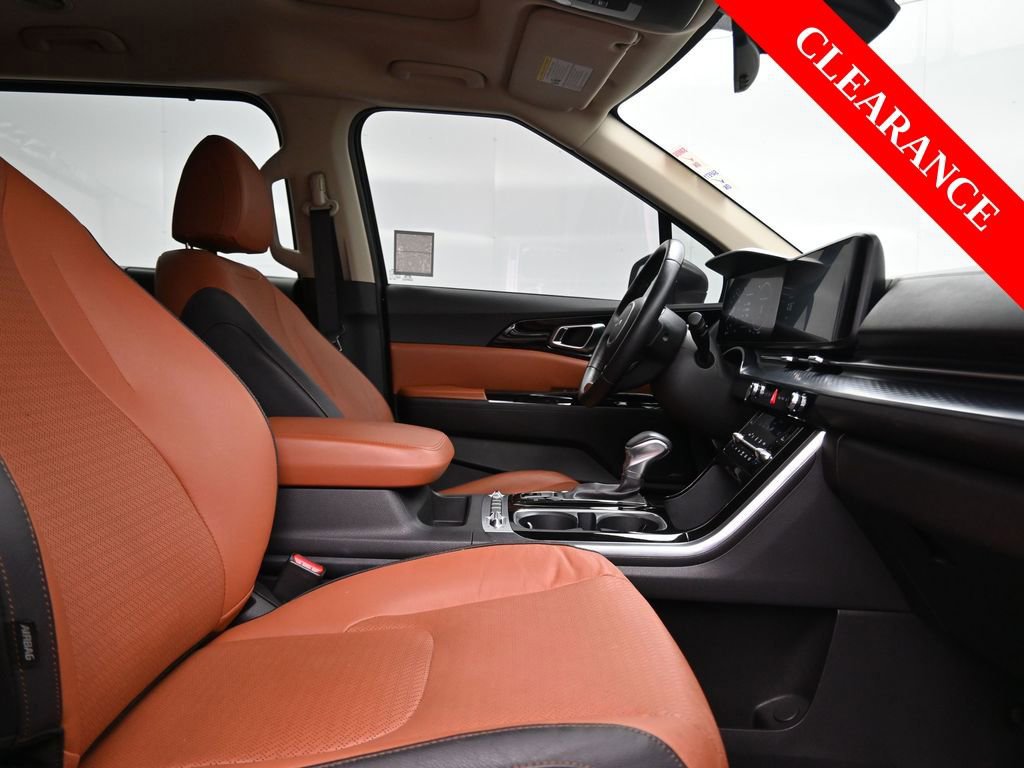 Used 2023 Kia Carnival SX Prestige image 17
