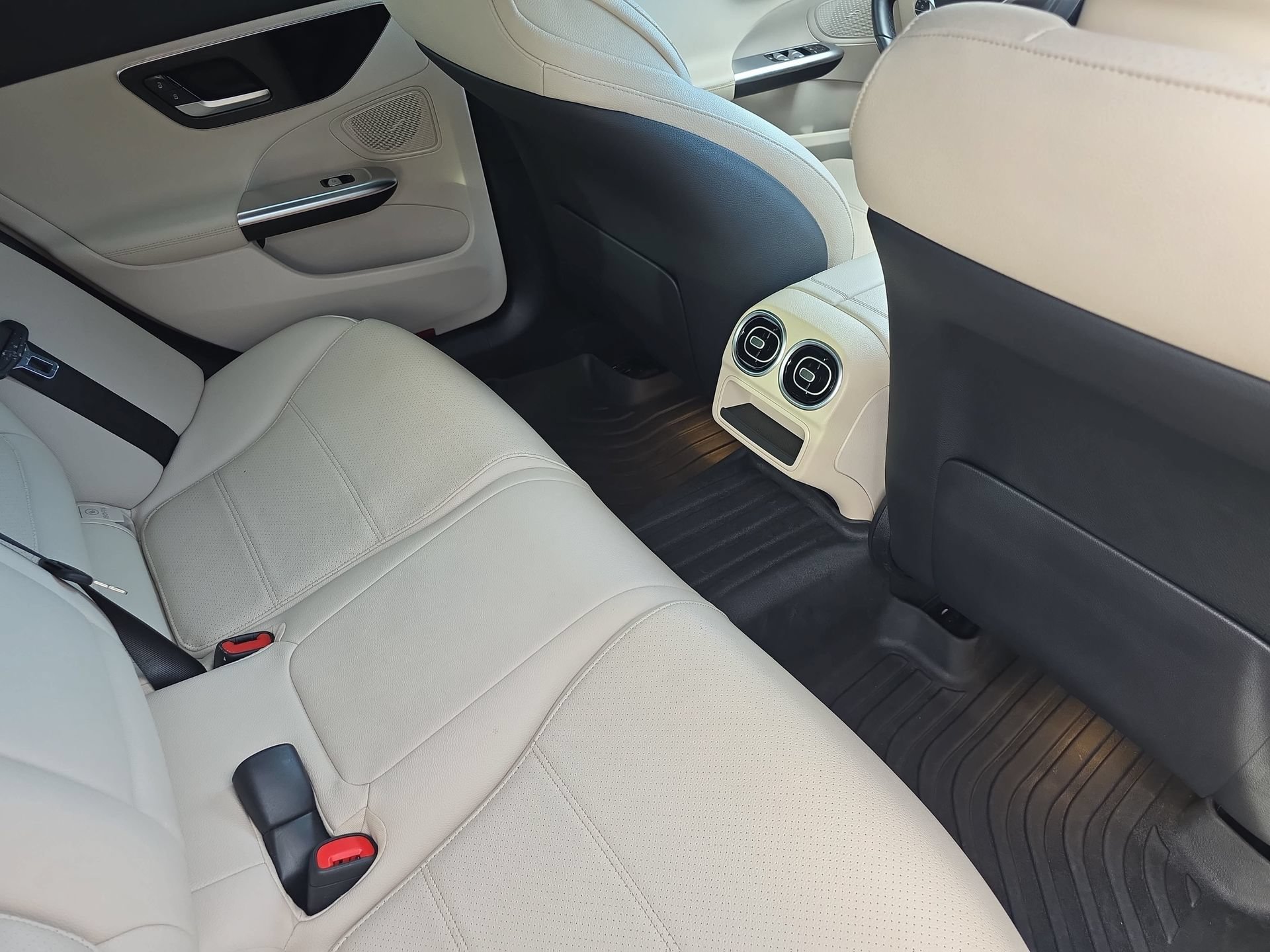 Used 2023 Mercedes-Benz C 300 4MATIC Sedan image 11