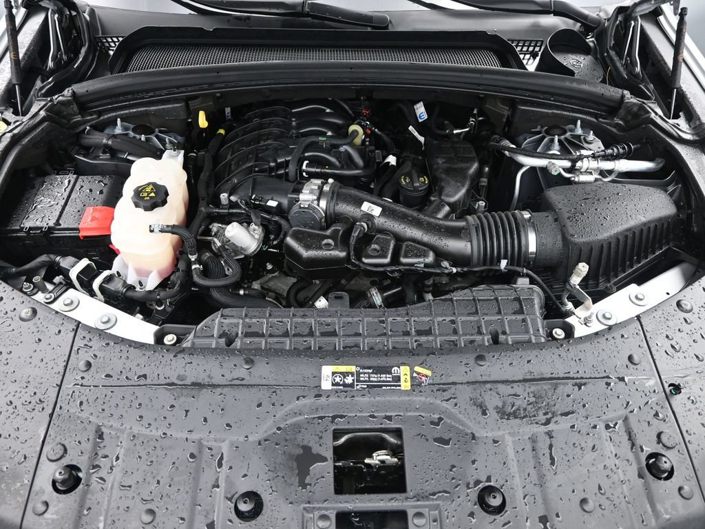Used 2025 Jeep Grand Cherokee Laredo AWD/4WD image 26