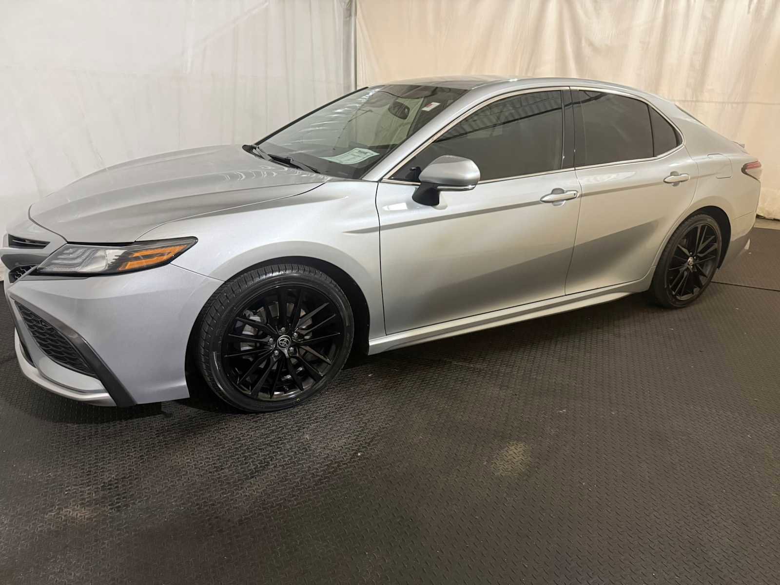 Used 2022 Toyota Camry XSE FWD image 2