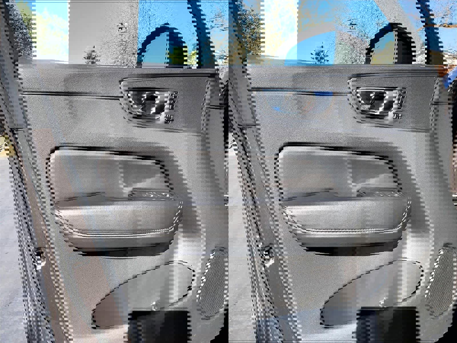 Used 2023 Volvo XC60 T8 Plus image 26