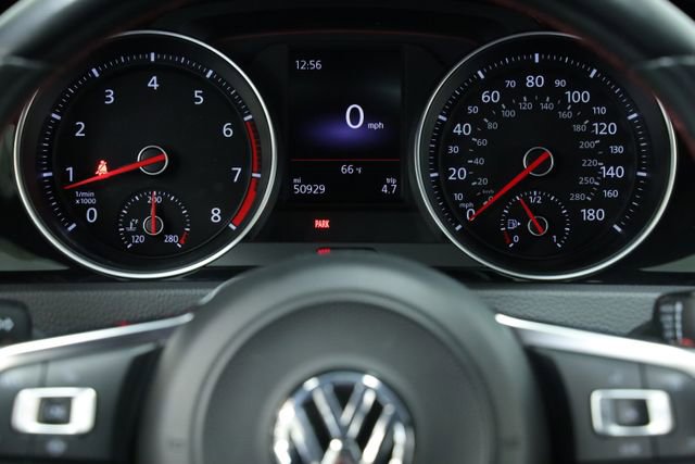 Used 2019 Volkswagen Golf 4-Door image 14