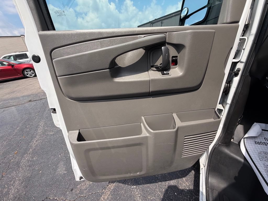 Used 2014 Chevrolet Express 2500 Extended RWD image 43