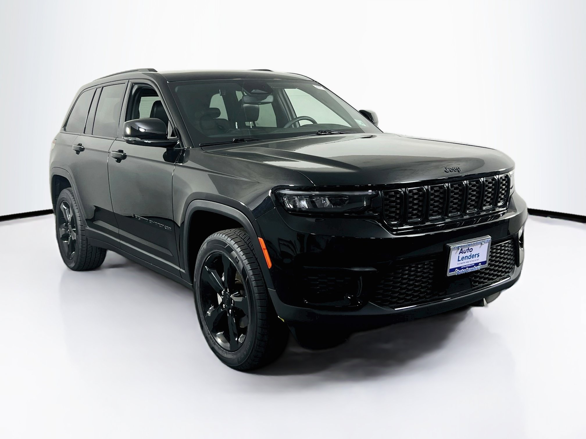 Used 2023 Jeep Grand Cherokee Altitude AWD/4WD image 3