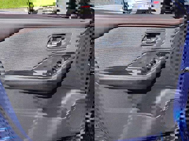 Used 2022 Nissan Rogue SV image 17