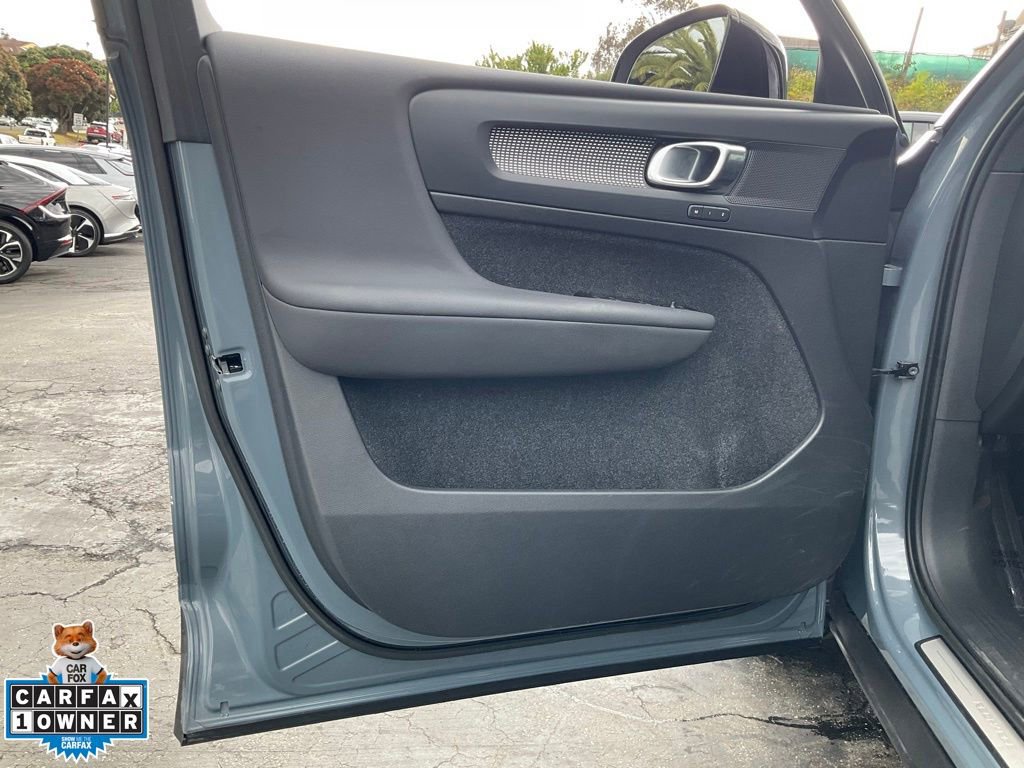Used 2022 Volvo XC40 P8 Recharge Plus AWD/4WD image 27