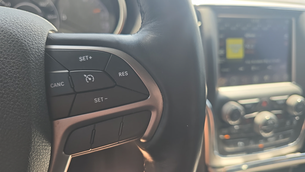 Used 2018 Jeep Grand Cherokee Altitude AWD/4WD image 27