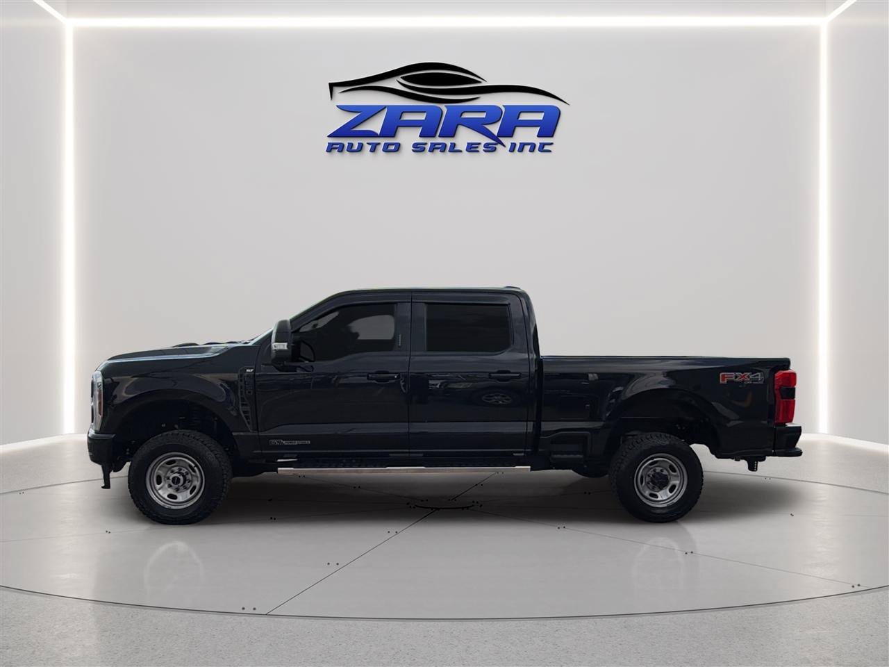 Used 2024 Ford F250 4x4 Crew Cab Super Duty image 4
