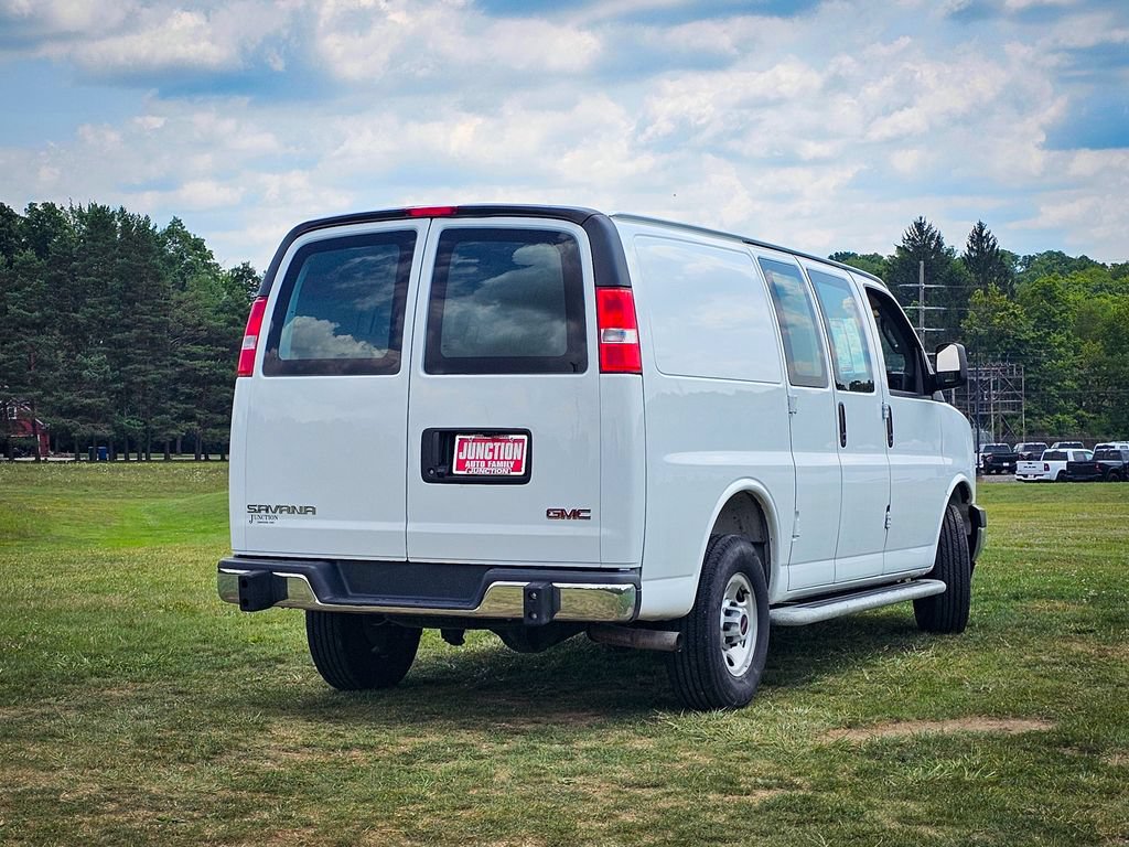 Used 2025 GMC Savana 2500 w/ Driver Convenience Package RWD image 3